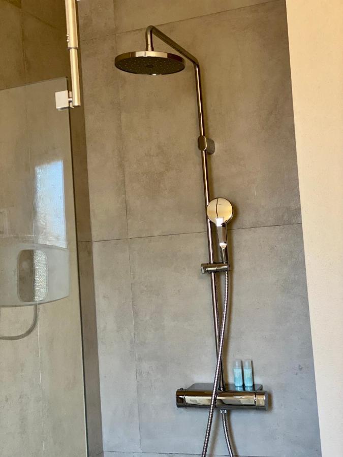 Lucas Central Oasis Studios Тирана Екстериор снимка