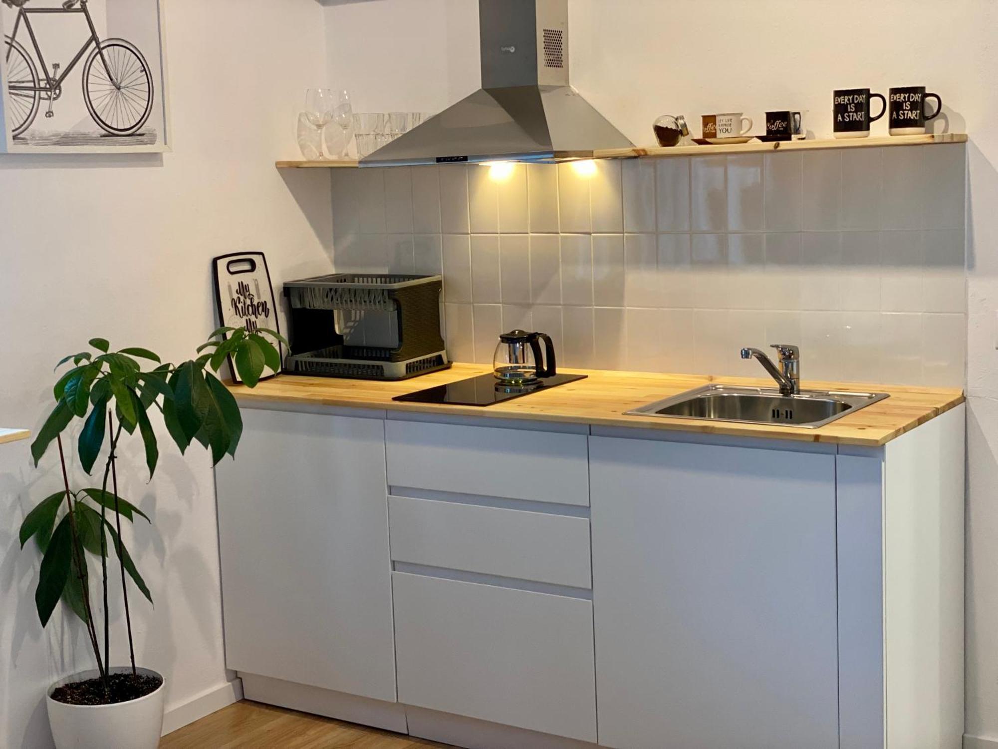 Lucas Central Oasis Studios Тирана Екстериор снимка